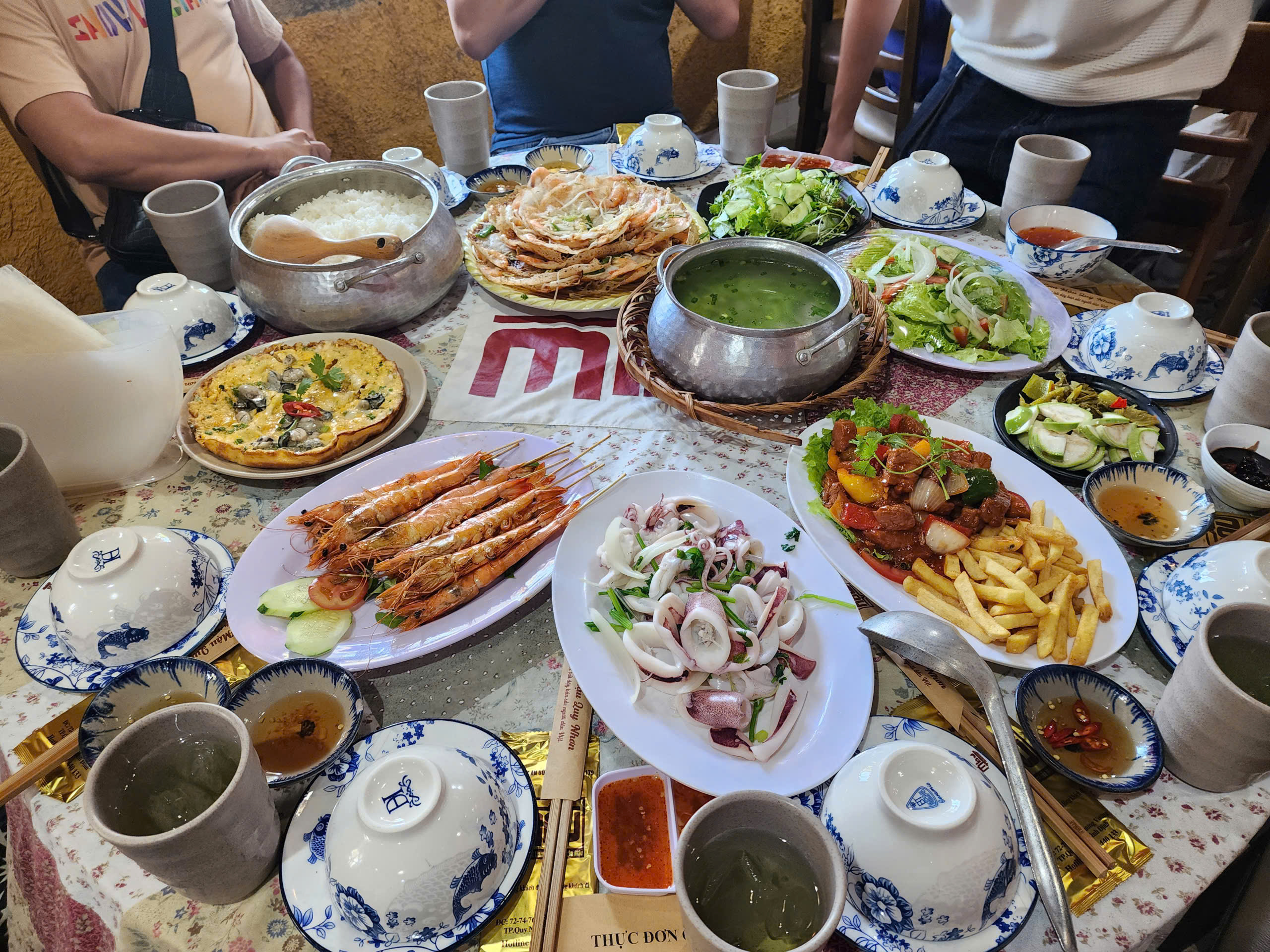 Không gian nhà hàng